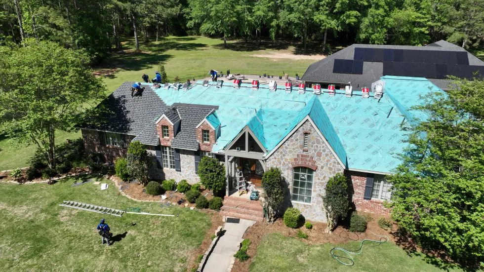 Read more about the article Comprehensive Guide: Key Signs You May Need a New Roof